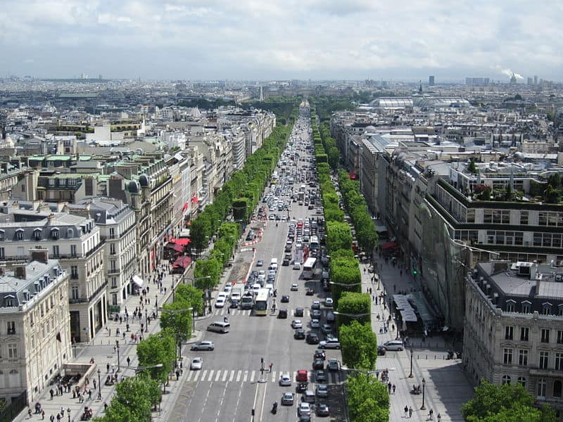 Things to do in Paris - Visit the Champs-Élysées